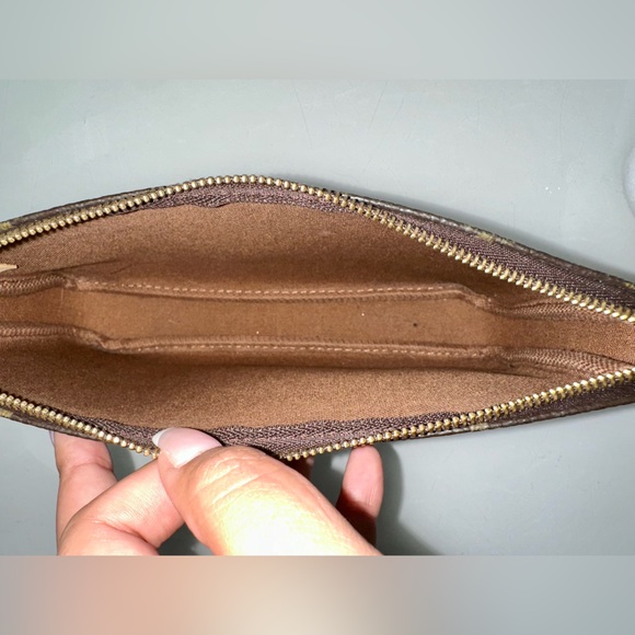 Louis Vuitton Pouchette - Picture 5 of 11
